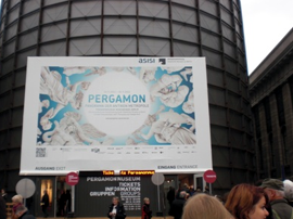 Vor dem Pergamonmuseum