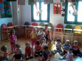 Maria im Kindergarten