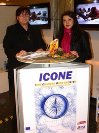 Kristine Hoffmann und Dilfuza Yildiz stellen das Projekt ICONE vor