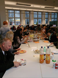 Kochgruppe bei der GBB in Berlin-Neukölln